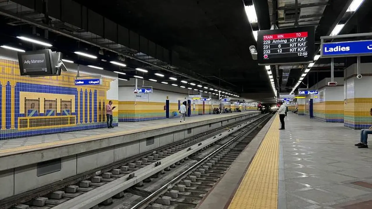 هل تتغير مواعيد عمل مترو الأنفاق تزامناً مع قرار إغلاق المحال الجديد؟